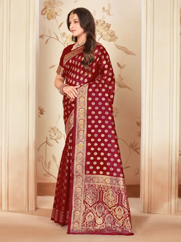 Maroon_Kanjivaram_Silk_Blend_Woven_Saree_For_Women_|_With_Blouse_Piece