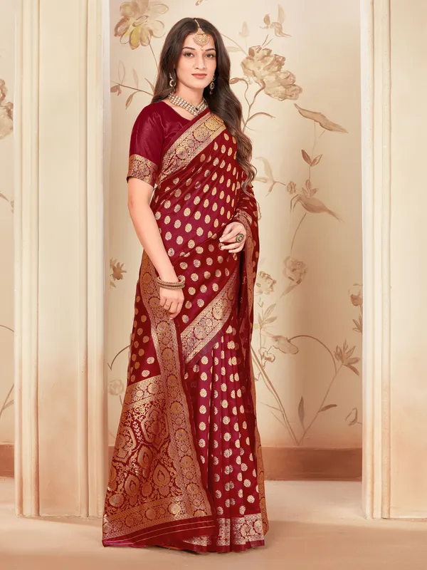 Maroon_Kanjivaram_Silk_Blend_Woven_Saree_For_Women_|_With_Blouse_Piece