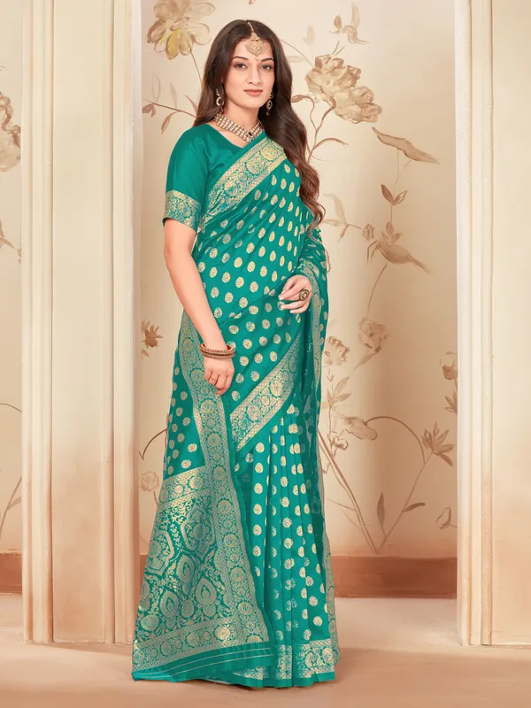 Light_Green_Kanjivaram_Silk_Blend_Woven_Saree_For_Women_|_With_Blouse_Piece