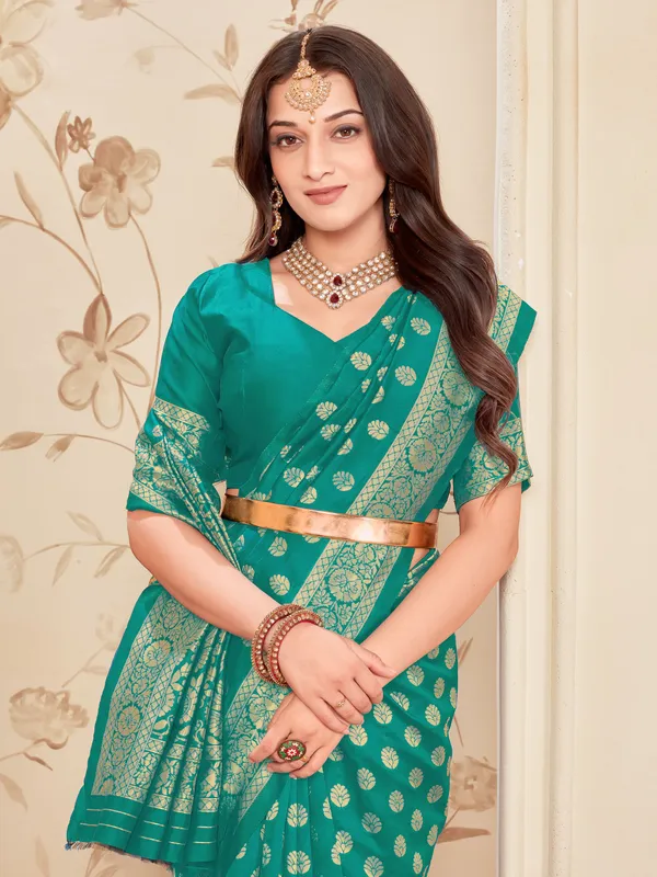 Light_Green_Kanjivaram_Silk_Blend_Woven_Saree_For_Women_|_With_Blouse_Piece