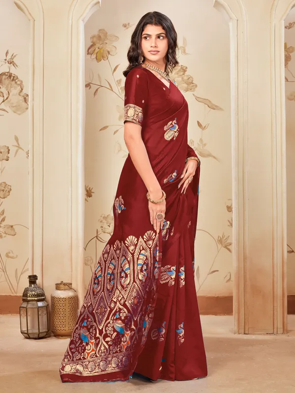 Maroon_Kanjivaram_Silk_Blend_Woven_Saree_For_Women_|_With_Blouse_Piece