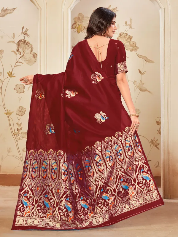 Maroon_Kanjivaram_Silk_Blend_Woven_Saree_For_Women_|_With_Blouse_Piece