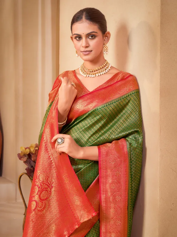 Green_Red_Kanjivaram_Pure_Silk_Jacquard_Woven_Saree_For_Women_|_With_Blouse_Piece