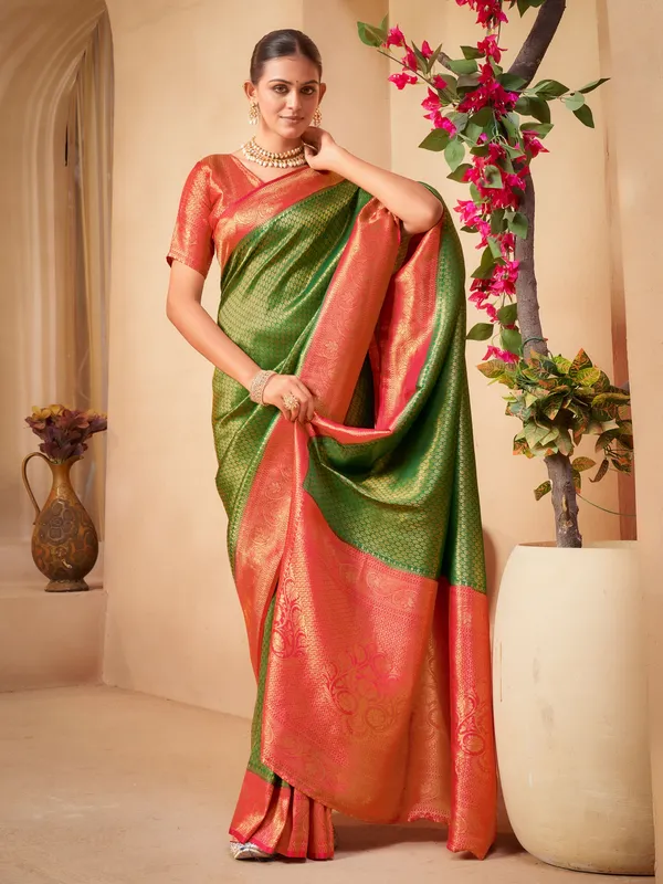 Green_Red_Kanjivaram_Pure_Silk_Jacquard_Woven_Saree_For_Women_|_With_Blouse_Piece