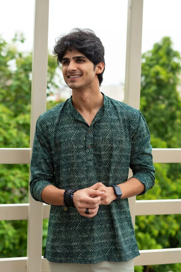Green_Linen_Abstract_Wave_Print_Full_Sleeve_Kurta_For_Men