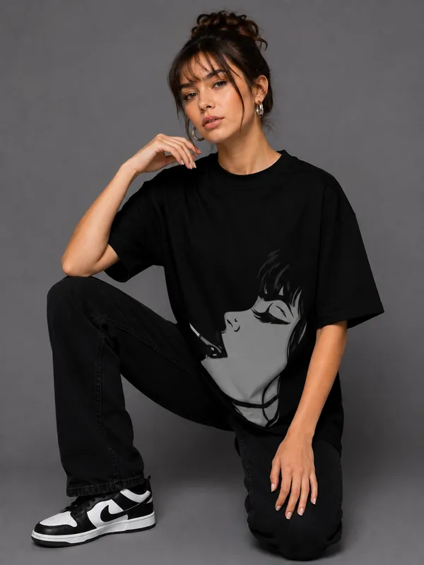 BLACK_LIGHT_OVERSIZED_TSHIRT