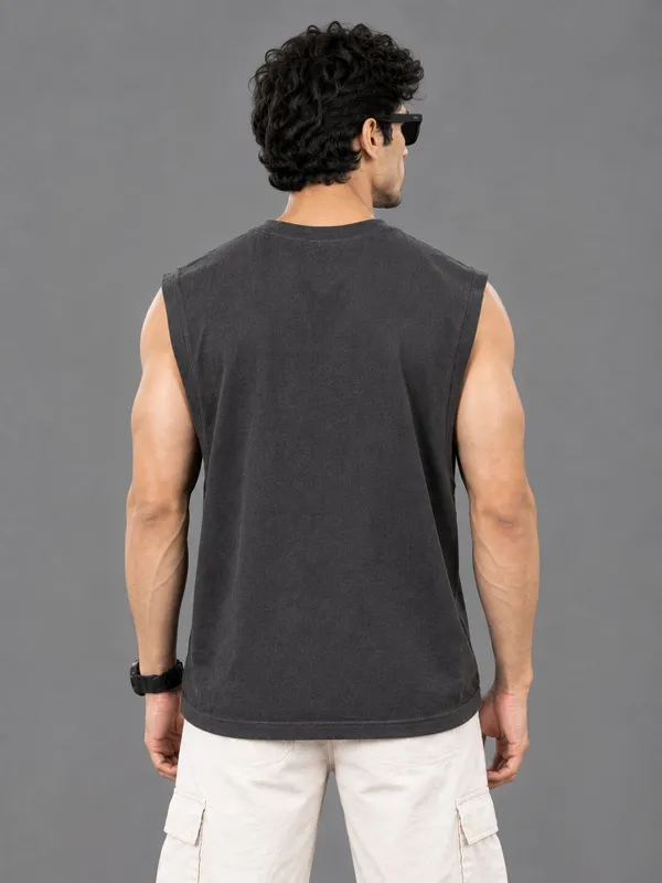 SLEEVELESS_T_SHIRT_