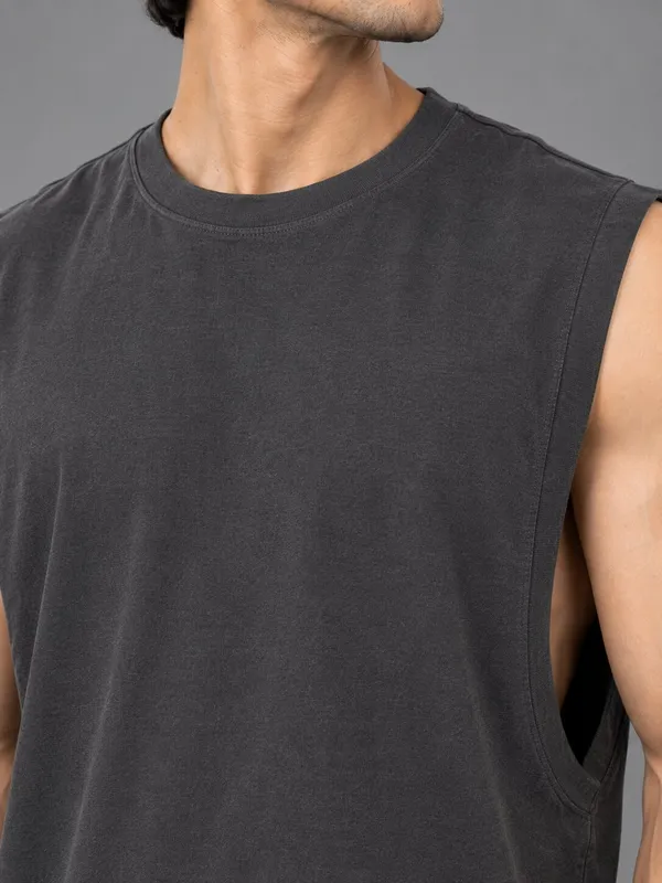 SLEEVELESS_T_SHIRT_