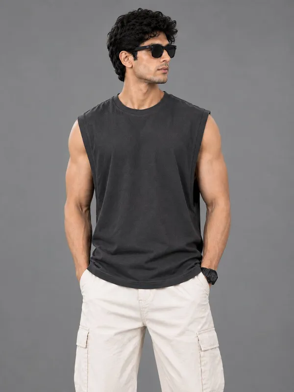 SLEEVELESS_T_SHIRT_