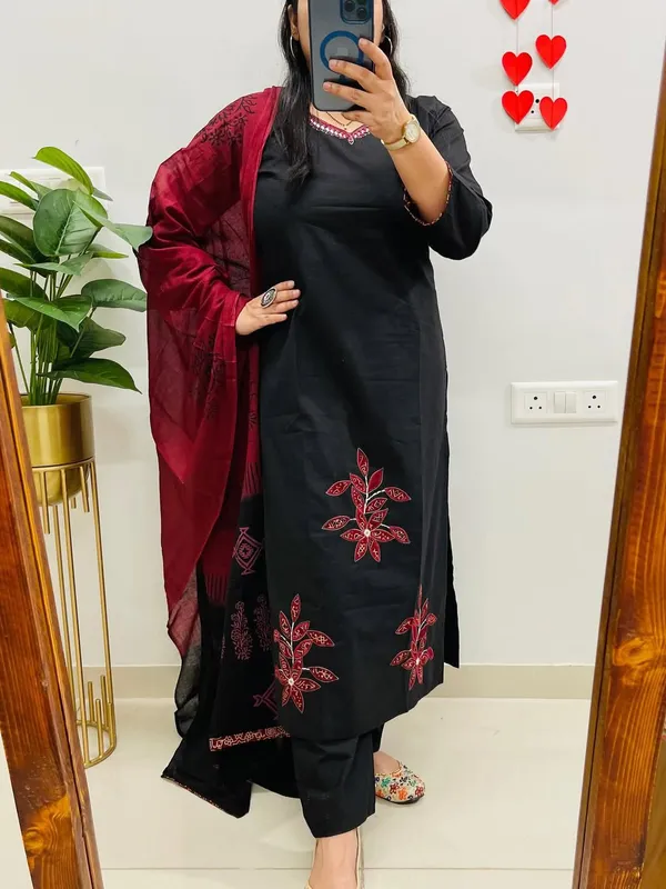 Black_Embroidered_Ethnic_Suit_Set_With_Maroon_Dupatta_3_Piece_Salwar_Kameez