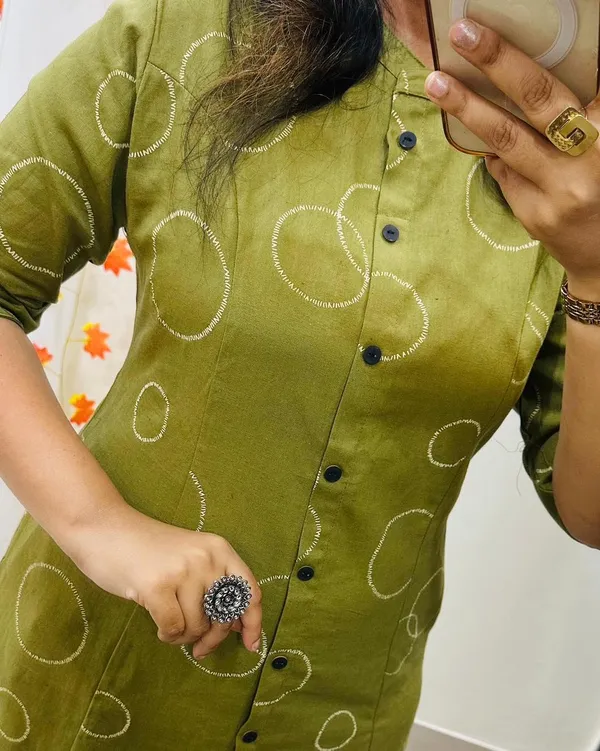 Women_Olive_Green_Circle_Print_Kurta_Set_With_Straight_Pants