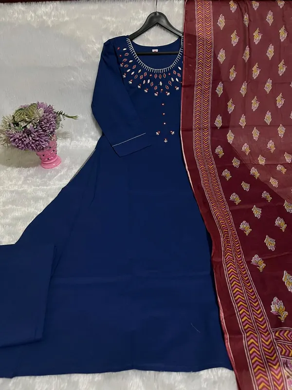 Navy_Blue_Embroidered_Kurta_Set_With_Maroon_Dupatta_Ethnic_Wear_For_Women