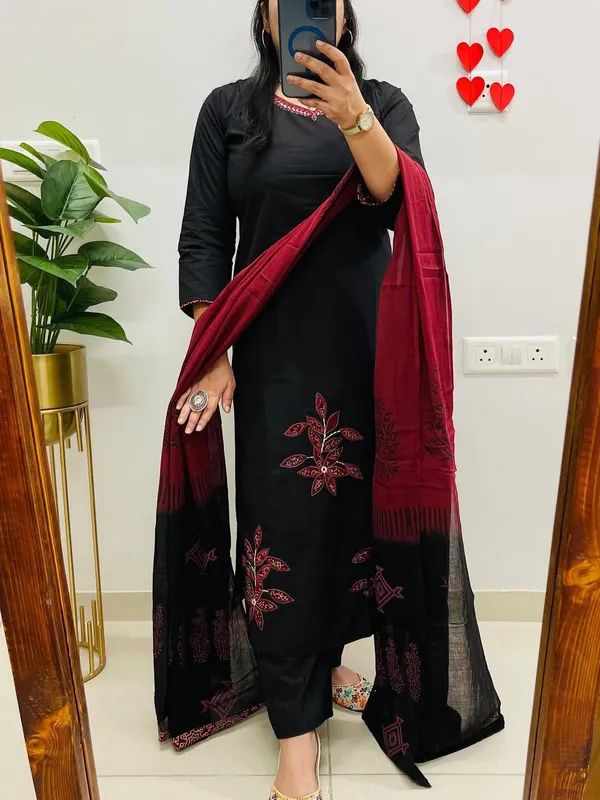 Black_Embroidered_Ethnic_Suit_Set_With_Maroon_Dupatta_3_Piece_Salwar_Kameez