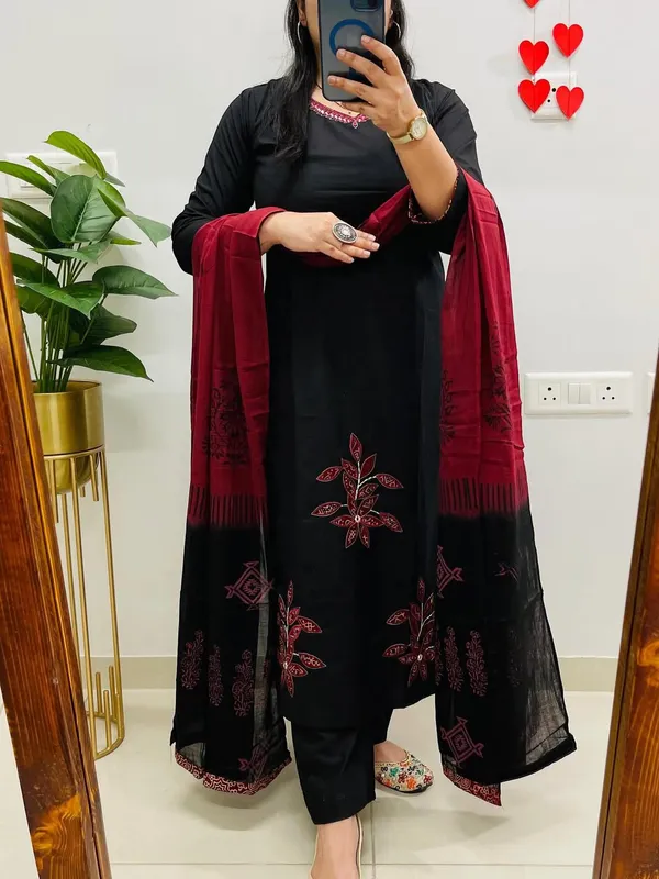 Black_Embroidered_Ethnic_Suit_Set_With_Maroon_Dupatta_3_Piece_Salwar_Kameez