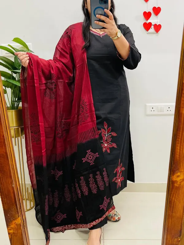 Black_Embroidered_Ethnic_Suit_Set_With_Maroon_Dupatta_3_Piece_Salwar_Kameez