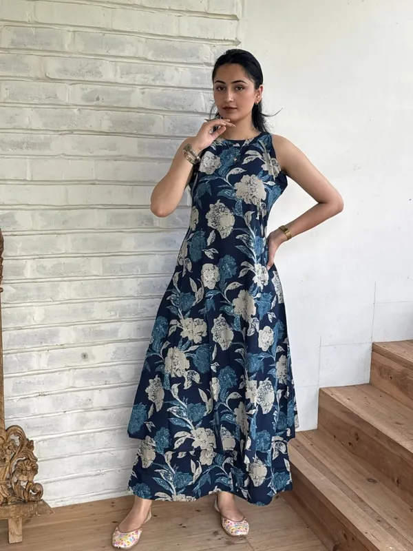 Navy_Blue_Floral_Print_Sleeveless_Maxi_Dress