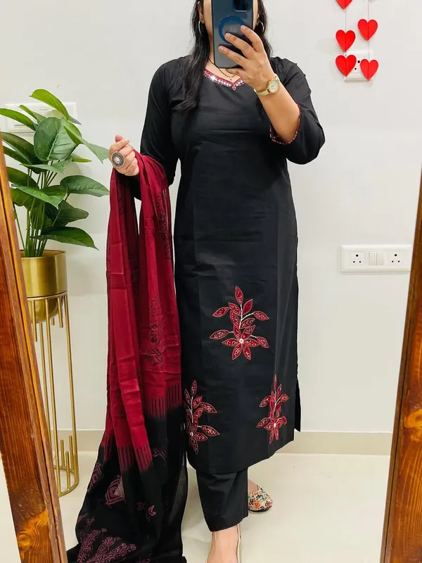 Black_Embroidered_Ethnic_Suit_Set_With_Maroon_Dupatta_3_Piece_Salwar_Kameez