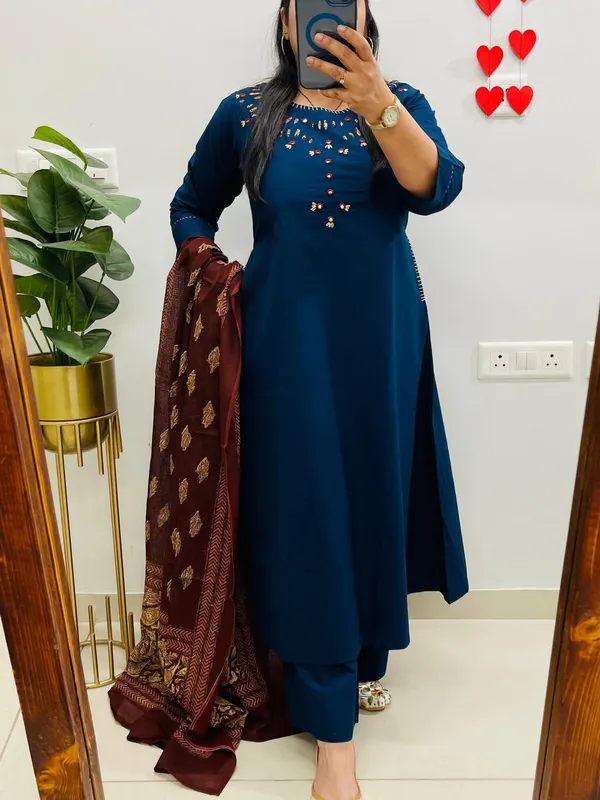 Navy_Blue_Embroidered_Kurta_Set_With_Maroon_Dupatta_Ethnic_Wear_For_Women
