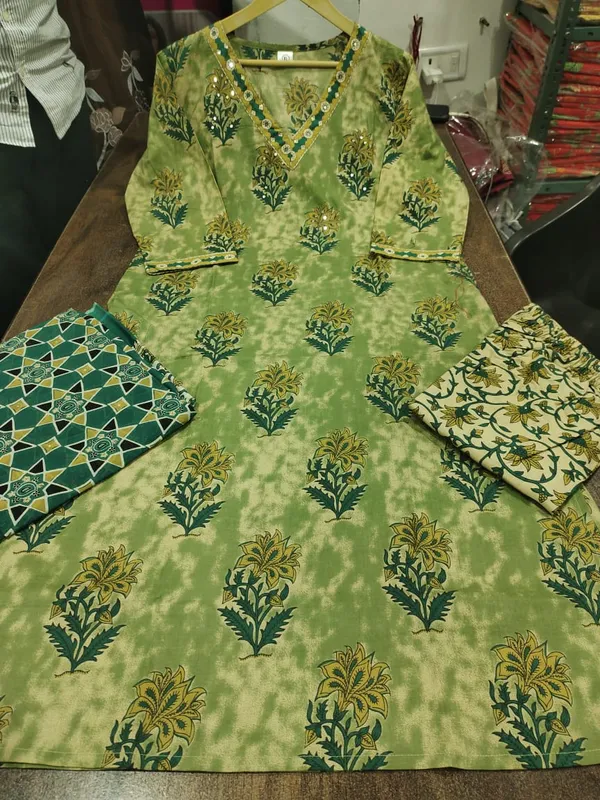 Green_Floral_Print_Ethnic_Salwar_Suit_Set_With_Dupatta