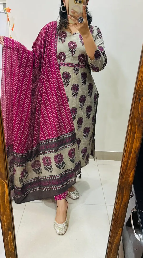 Women_Cotton_Printed_Suit_Set_Beige_Kurta_With_Pink_Dupatta_And_Pants