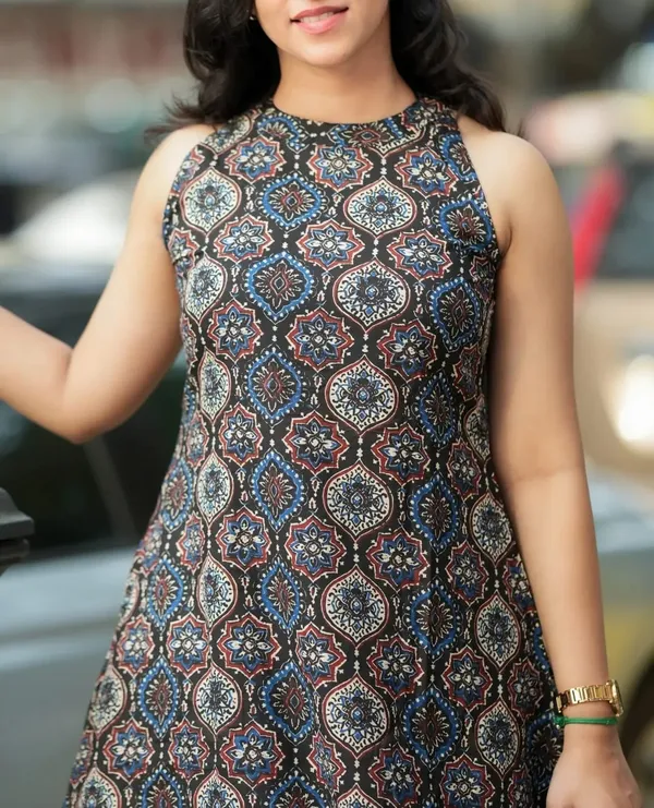 Women_Sleeveless_Printed_A_Line_Dress