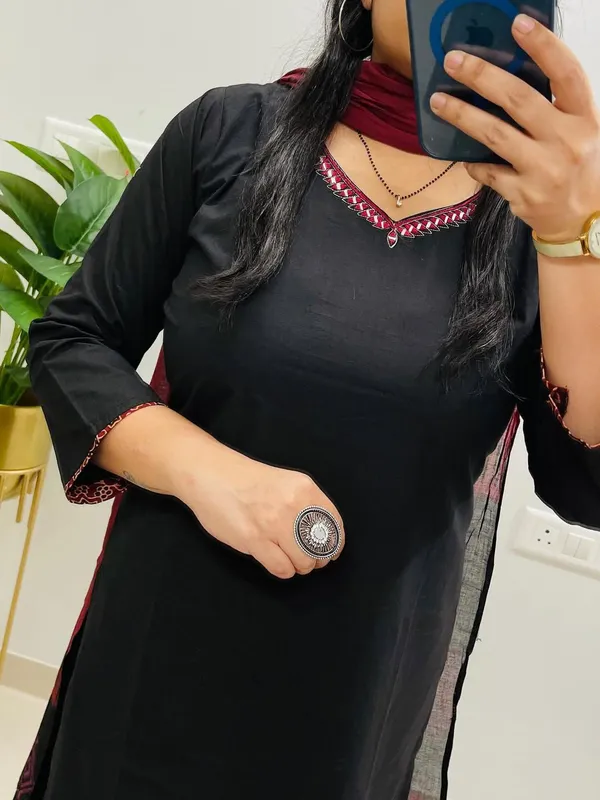 Black_Embroidered_Ethnic_Suit_Set_With_Maroon_Dupatta_3_Piece_Salwar_Kameez