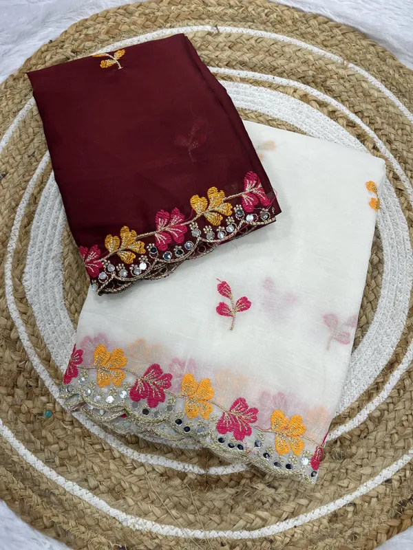 White_Crunchy_Chiffon_Saree_With_Unstitched_Blouse_Piece_For_Women