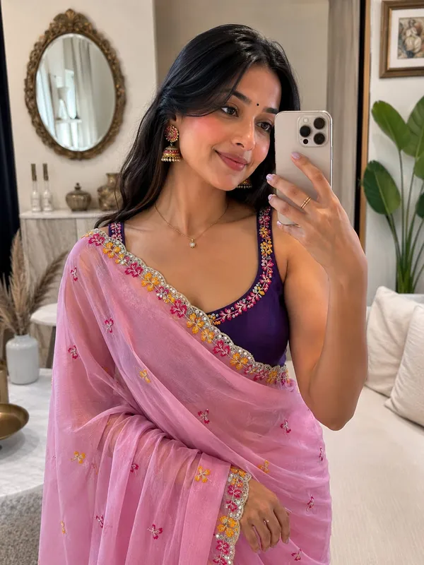 pink_Crunchy_Chiffon_Saree_With_Unstitched_Blouse_Piece_For_Women
