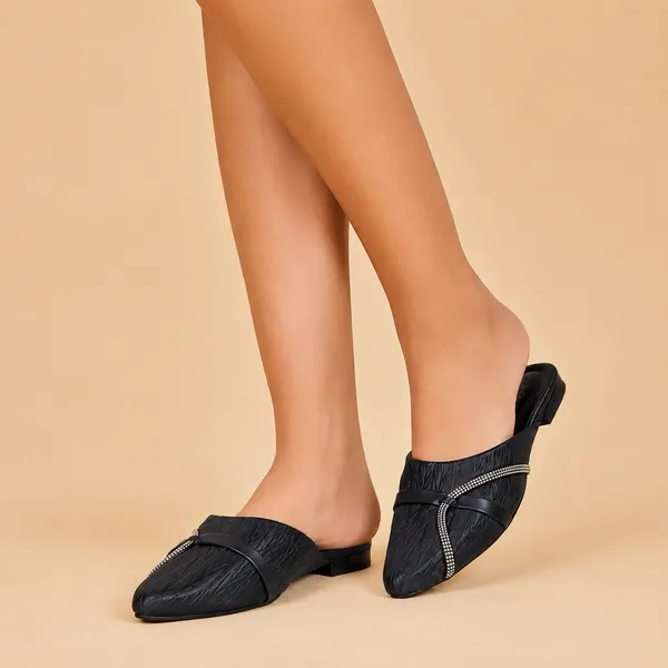 Black_Synthetic_Leather_Embellished_Flat_Sandals_For_Women