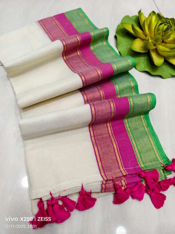 White_Moll_Cotton_Saree_With_Blouse_Tosses