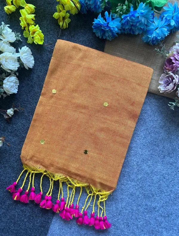 Beige_Gini_Khadi_Handloom_Saree_With_Blouse_Tassels