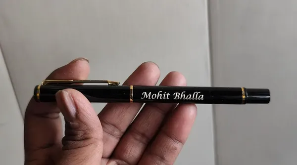 PEN_WITH_GOLDEN_SHINE_
