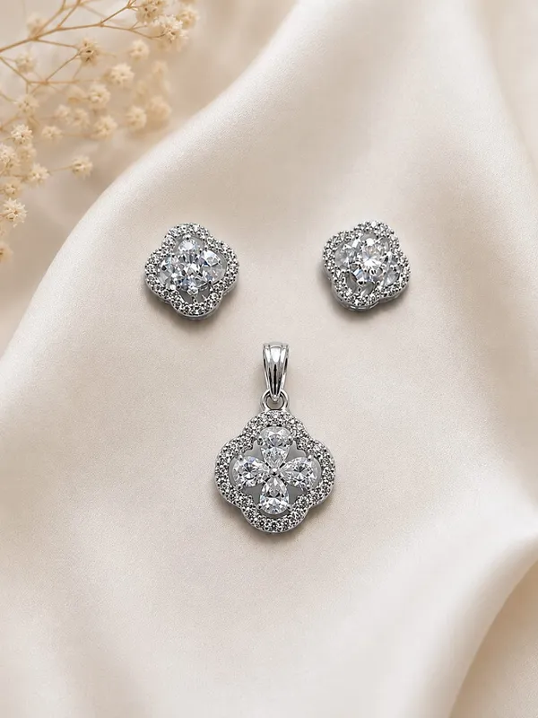 Silver_Floral_Pendant_And_Earrings_Set_For_Women