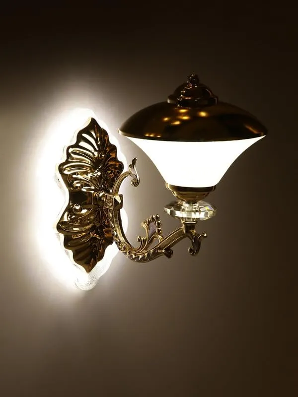 Metal_Modern_Gold_Acrylic_Diffuser_Frame_Wall_Light