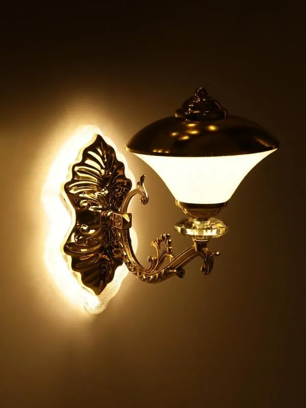 Metal_Modern_Gold_Acrylic_Diffuser_Frame_Wall_Light