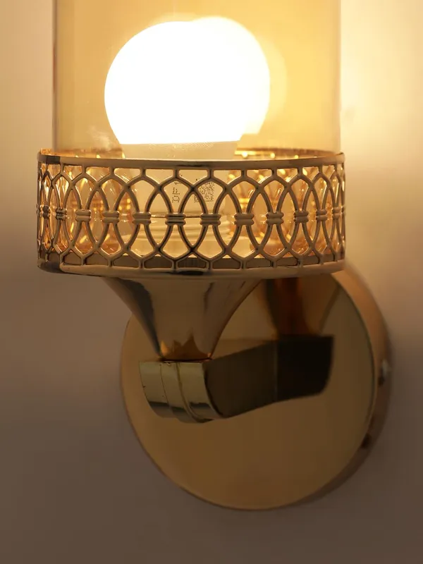 Metal_And_Glass_Modern_Amber_Glass_Shade_Wall_Sconce
