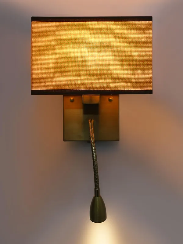 Metal_Modern_Gold_Fabric_Shade_Decorative_Wall_Sconce