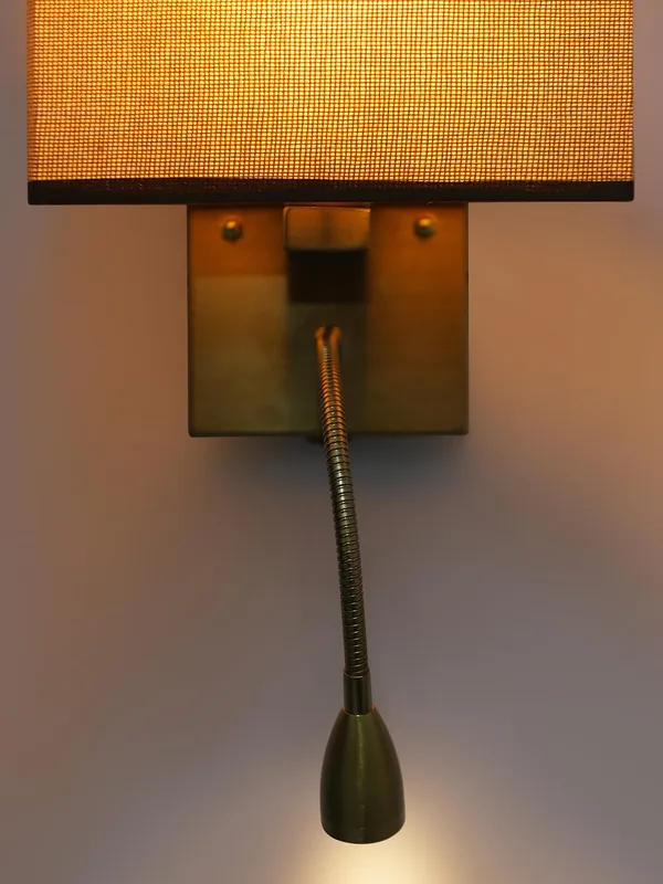 Metal_Modern_Gold_Fabric_Shade_Decorative_Wall_Sconce