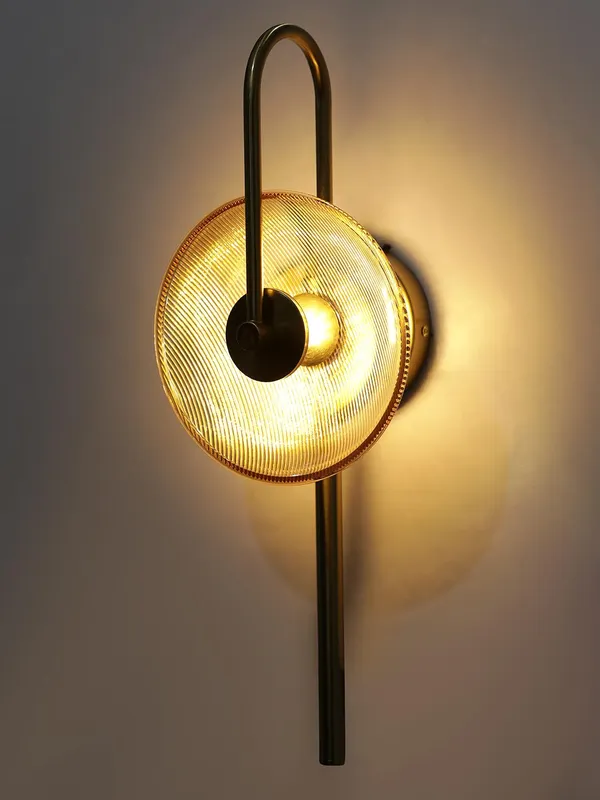 Metal_Modern_Amber_Glass_Shade_Wall_Sconce