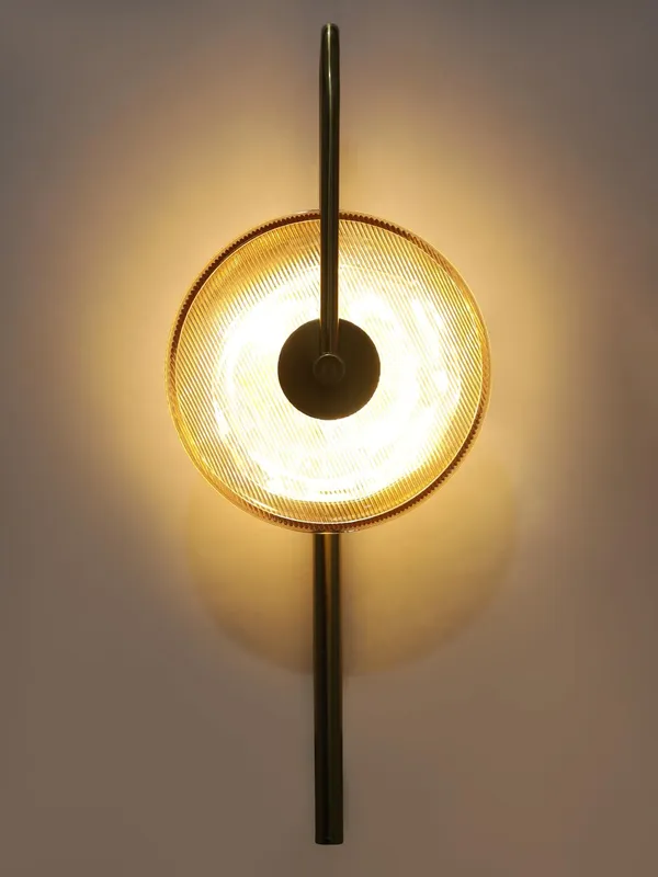 Metal_Modern_Amber_Glass_Shade_Wall_Sconce