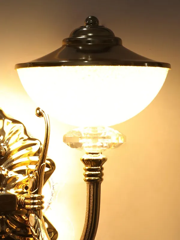 Metal_Modern_Gold_Dual_Holder_LED_Wall_Lamp