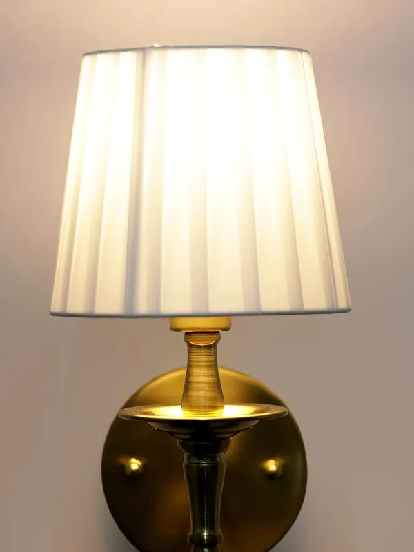 Metal_Fabric_Shade_White_Decorative_Wall_Light