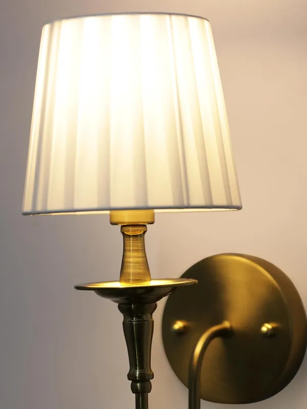 Metal_Fabric_Shade_White_Decorative_Wall_Light