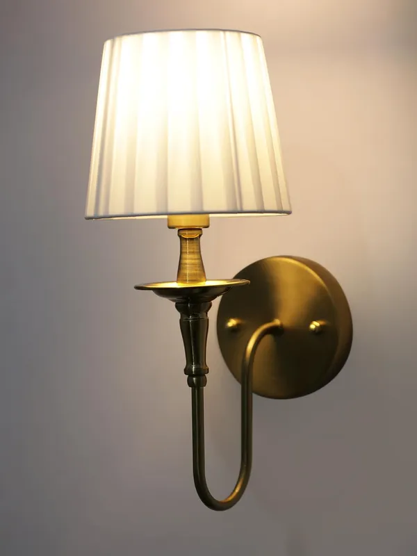 Metal_Fabric_Shade_White_Decorative_Wall_Light