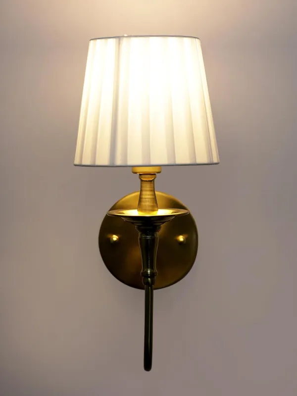 Metal_Fabric_Shade_White_Decorative_Wall_Light