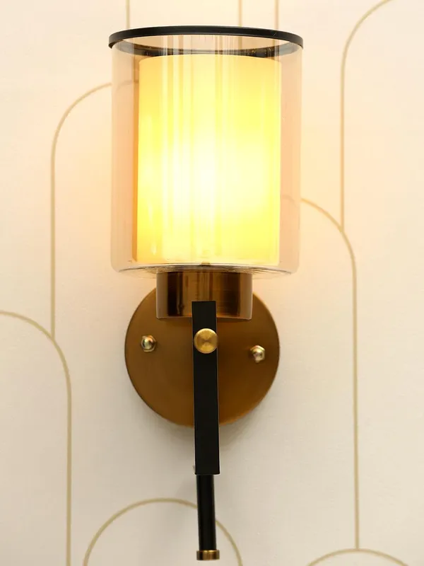 Metal_Amber_Glass_Wall_Light
