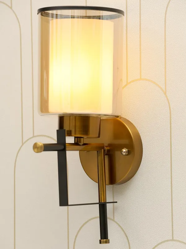 Metal_Amber_Glass_Wall_Light
