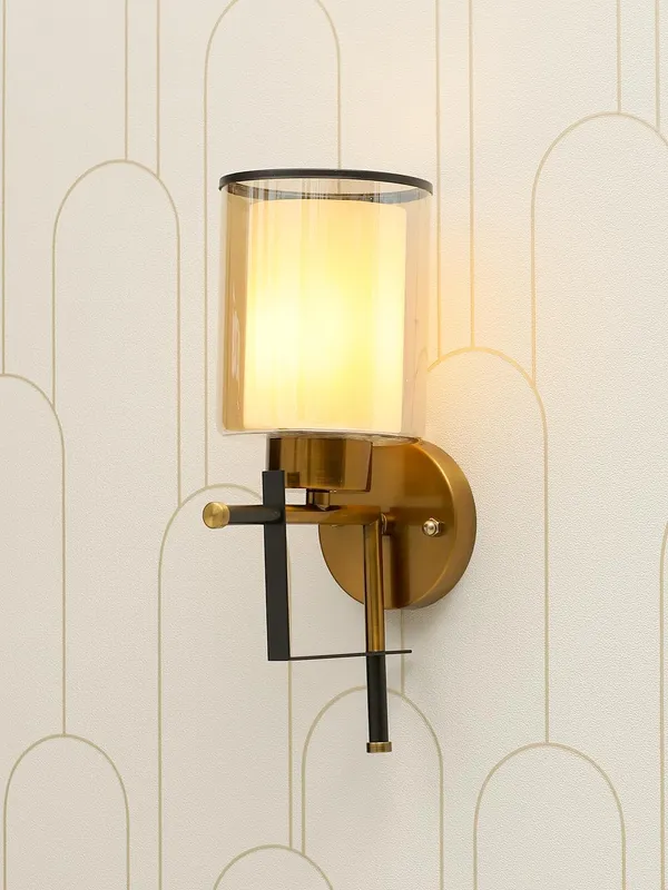 Metal_Amber_Glass_Wall_Light