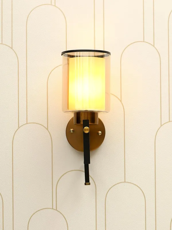 Metal_Amber_Glass_Wall_Light