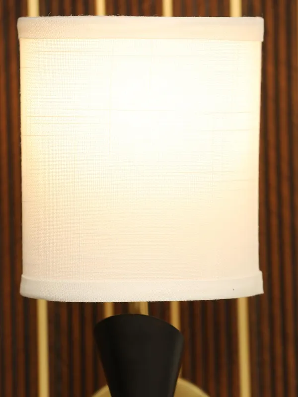 Metal_Fabric_Shade_White_Ambient_Wall_Light